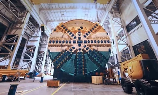 Cỗ máy đào hầm nặng 2.300 tấn