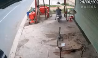  Dàn cảnh tặng hộp xôi để ăn trộm xe máy tại Bình Dương
