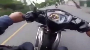 Nghẹt thở xem cảnh sát đặc nhiệm phóng xe như phim, nổ súng bắt cướp ở TP.HCM