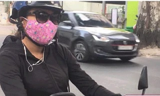 Đeo tai nghe khi lái xe bị phạt có... oan?