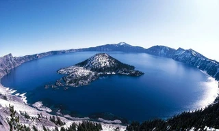 Hồ nước trên miệng núi lửa xanh và sạch nhất thế giới