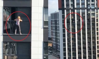 Người phụ nữ liều lĩnh trèo ra ban công tầng 17 để lau cửa sổ 