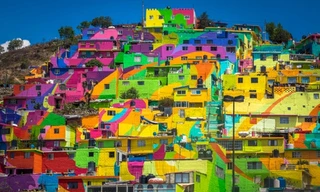 Bức tranh tường cầu vồng khổng lồ ở Mexico