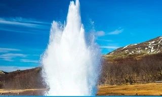 Sẽ ra sao nếu bạn rơi vào mạch nước phun nóng 100 độ C?