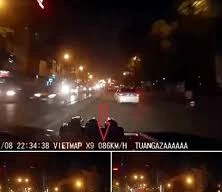 Xe taxi đâm hàng loạt xe máy trên đường