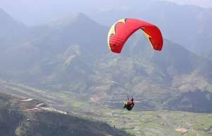 Phi công Nga rơi dù sau vài giây cất cánh ở Festival dù lượn