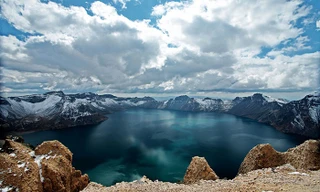 Hồ sâu nhất thế giới trên núi cao