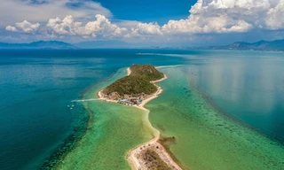 Vẻ đẹp nguyên sơ của đảo Điệp Sơn nhìn từ trên cao