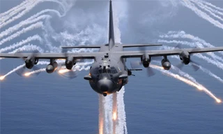Hung thần trên không AC-130 của Mỹ nguy hiểm như thế nào?