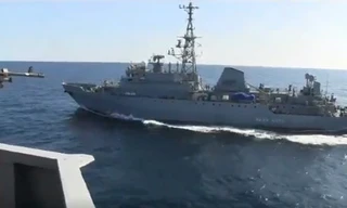 Chiến hạm Nga áp sát tàu khu trục Hải quân Mỹ