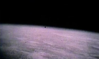 Thước phim đầu tiên của trái đất nhìn từ không gian
