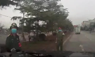 Tài xế lái xe đi ngược chiều để tránh chốt kiểm dịch COVID-19