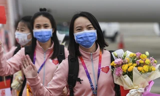 Đón y bác sĩ về từ Vũ Hán như người hùng