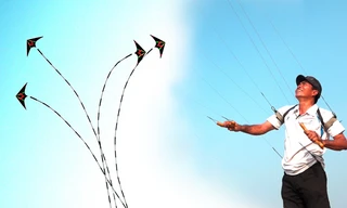 Người điều khiển 4 con diều 'khổng lồ'