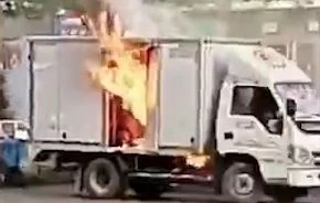 Xe tải chở bình gas phát nổ, nhiều người bị thương nặng