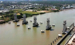 Hệ thống ngăn triều 10.000 tỷ đang xây dựng thế nào?