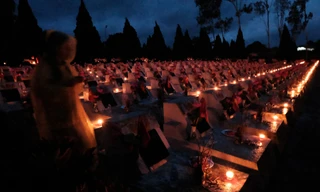 Hàng ngàn ngọn nến tri ân thắp sáng Vị Xuyên trong đêm