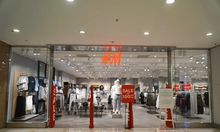 Hà Nội: Trung tâm thương mại vắng khách như vẫn đang.... cách ly xã hội!