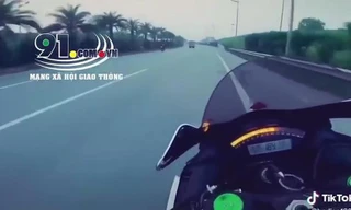 Thót tim cảnh 2 mô tô phân khối lớn rượt đuổi nhau trên đường Hà Nội