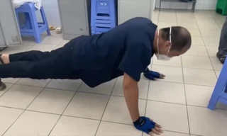 Bác sĩ Bệnh viện Đà Nẵng hít đất, tập thể dục trong khu cách ly