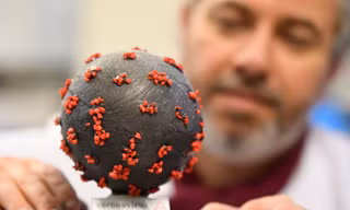 Nghịch lý mùa dịch: Xấu như bánh Corona mà người mua đầy còn F.A xinh và thông minh vẫn ế?