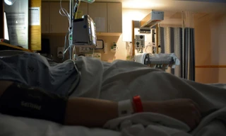 Cô gái 12 tuổi chống chọi với Covid-19 cùng máy thở, teen ơi chúng mình không vô hình!