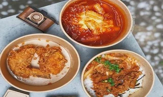 Trời mưa ăn gì: Món Hàn cay-nóng-ấm hay lẩu bò nghi ngút khói đậm chất Việt?