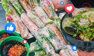 Menu ăn vặt “ba chấm là ngất ngây” của teen Sài Gòn: Bò bía 1,5K, súp “gói cả thế giới“