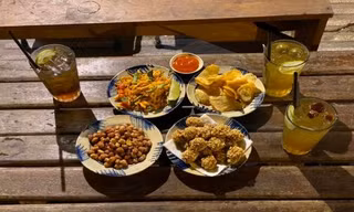 Đu đưa Sài Gòn: Bạn đã thử bánh “tăng cân” và uống trà “thị phi” chưa?