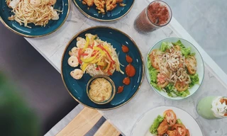 Hẹn hò Sài Gòn: Thực đơn ngập phô mai thơm béo hay gạo lứt "healthy"? 