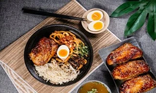 Trưa nay ăn gì Sài Gòn: Đổi vị với thực đơn món lạ, quán cũng... lạ luôn!