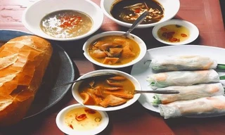 Này bạn, ghé Sài Gòn nhâm nhi một chén phá lấu cho ấm bụng không?