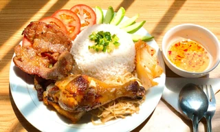 Cùng nhâm nhi thực đơn Á - Âu giá dễ chịu, không gian lại “chill” chẳng điểm gì chê