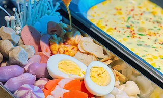 Vi vu Đà Lạt mờ sương cuối tuần này, ăn lẩu gà hay Tokbokki, bên nào mau ấm bụng?