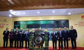 Chứng khoán chính thức khai phiên mới sáng nay 2/1