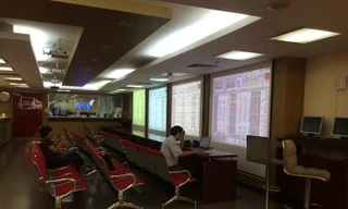 Chứng khoán bán tháo để ăn Tết hay... 'hoảng loạn'?