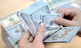 Giá USD đã hạ nhiệt khi NHNN bán ra thấp hơn giá thị trường 