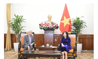 Thứ trưởng Lê Thị Thu Hằng tiếp đoàn doanh nhân Việt Nam tại Canada