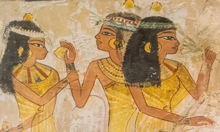 Mũ đội đầu bí ẩn của người Ai Cập cổ đại có thể liên quan đến nghi lễ gợi cảm và sinh sản 