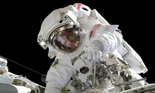 Các phi hành gia có thể uống nước tiểu của mình khi đi bộ ngoài không gian 