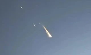 Vệ tinh Trung Quốc bốc cháy trên bầu trời nước Mỹ như 'quả cầu lửa' 