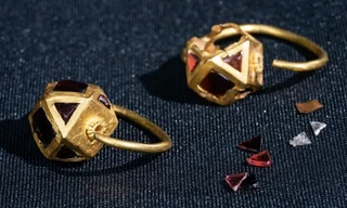 Khai quật được đồ trang sức bằng vàng tinh xảo của giới quý tộc thời xưa