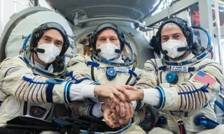 Các phi hành gia bối rối vì 'mùi lạ' rò rỉ từ tàu vũ trụ Nga đang neo đậu tại ISS