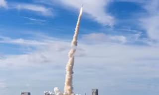 Vệ tinh do Boeing sản xuất vỡ tan trên quỹ đạo