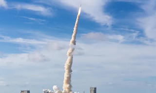 Vệ tinh do Boeing sản xuất vỡ tan trên quỹ đạo