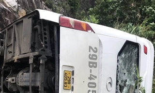 Nguyên nhân ban đầu vụ lật xe chở khách Trung Quốc làm 4 người chết