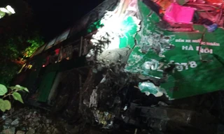 xe khách bị hư hỏng nặng