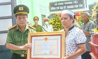 Truy tặng Huân chương hạng Ba cho Phó công an xã hi sinh khi làm nhiệm vụ 