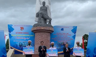 Lãnh đạo Tỉnh uỷ và UBND tỉnh Khánh Hoà trao tặng công trình nhà thiếu nhi cho 3 đảo của quần đảo Trường Sa