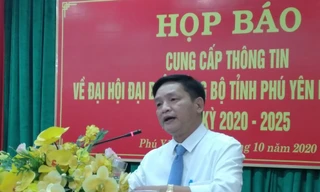 Đại hội Đảng Đảng bộ tỉnh Phú Yên chỉ tặng cặp giấy, không nhận hoa